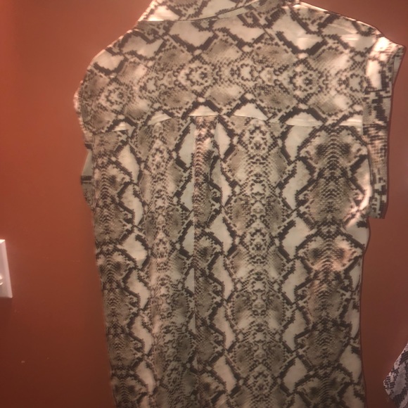Express small snake print blouse NWT - Picture 3 of 3